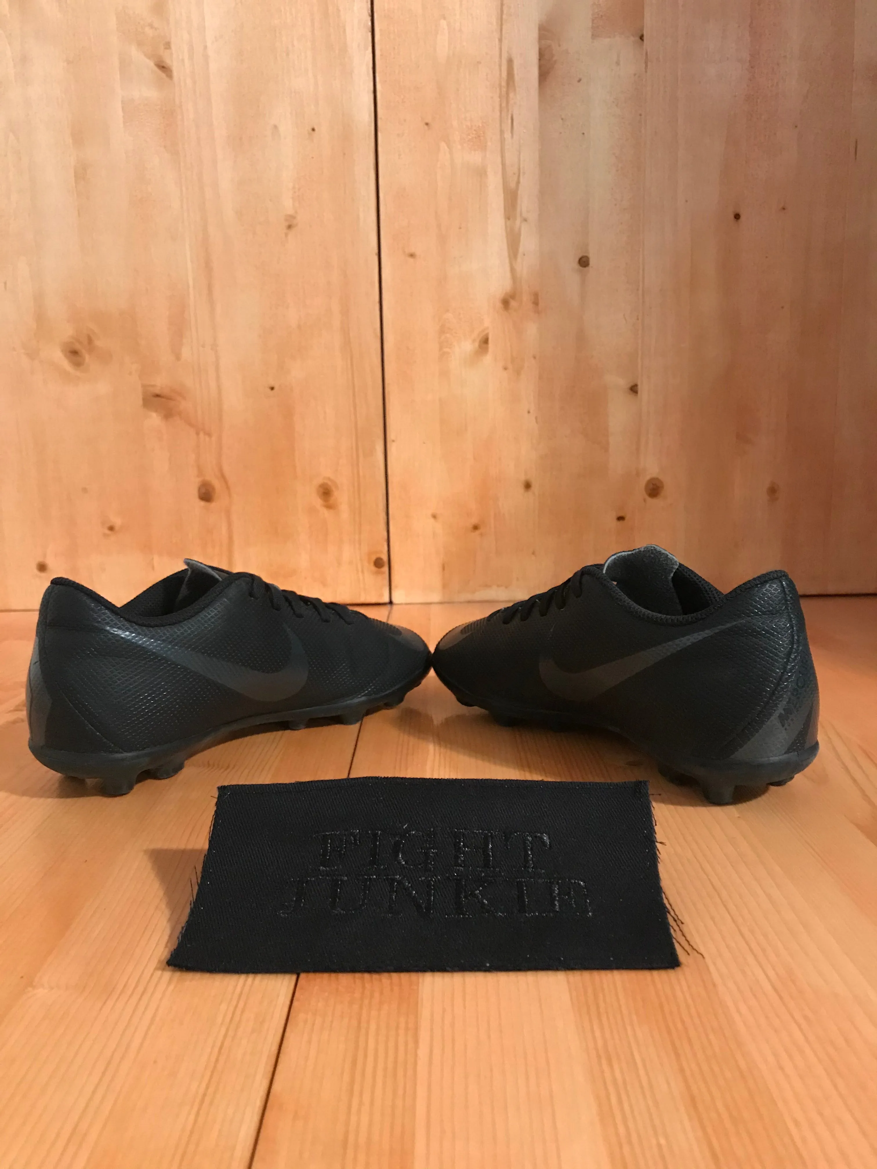 NIKE TRIPLE BLACK MERCURIAL VAPOR 12 CLUB MG Kids Size 2 Cleats