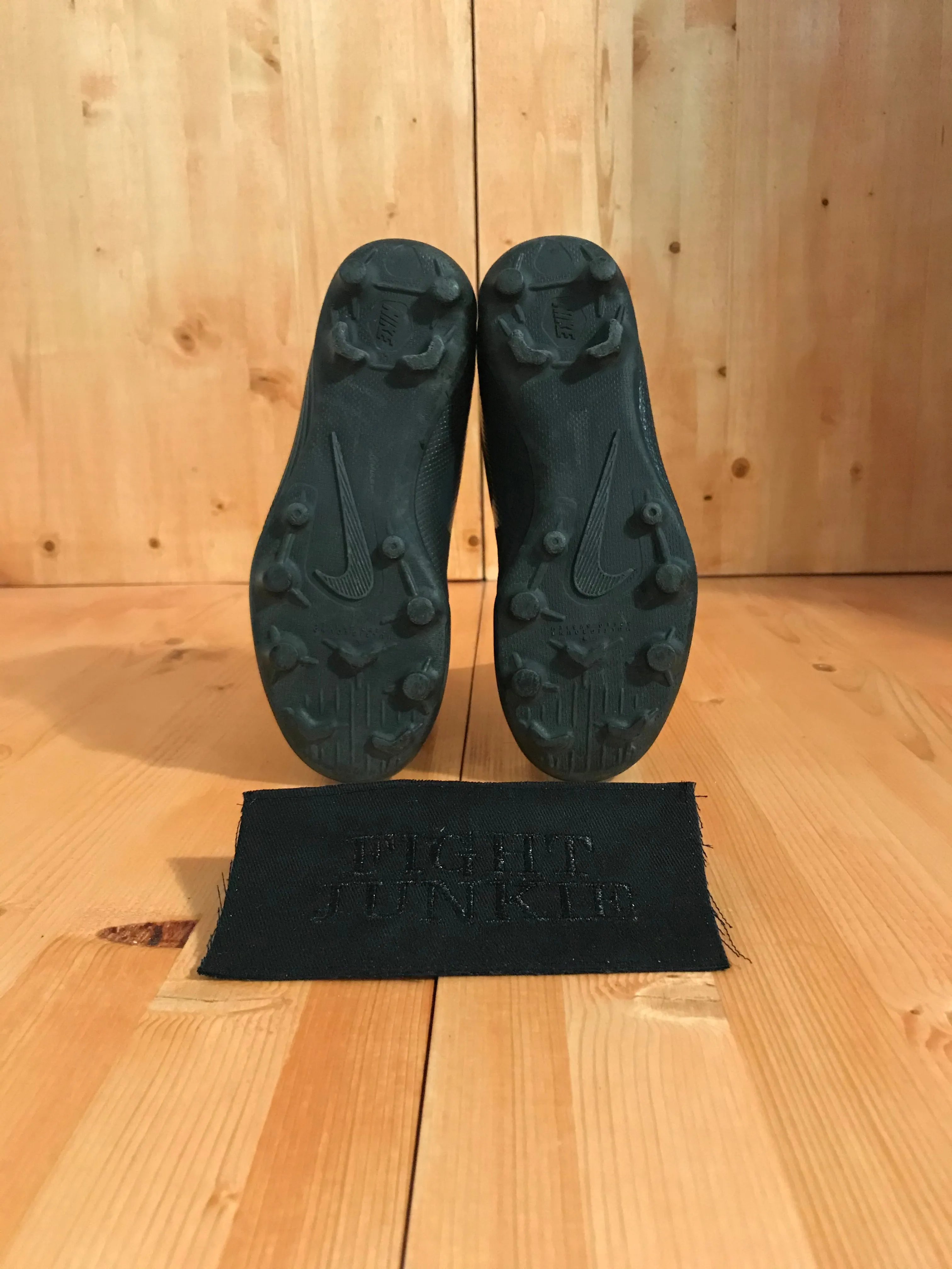 NIKE TRIPLE BLACK MERCURIAL VAPOR 12 CLUB MG Kids Size 2 Cleats