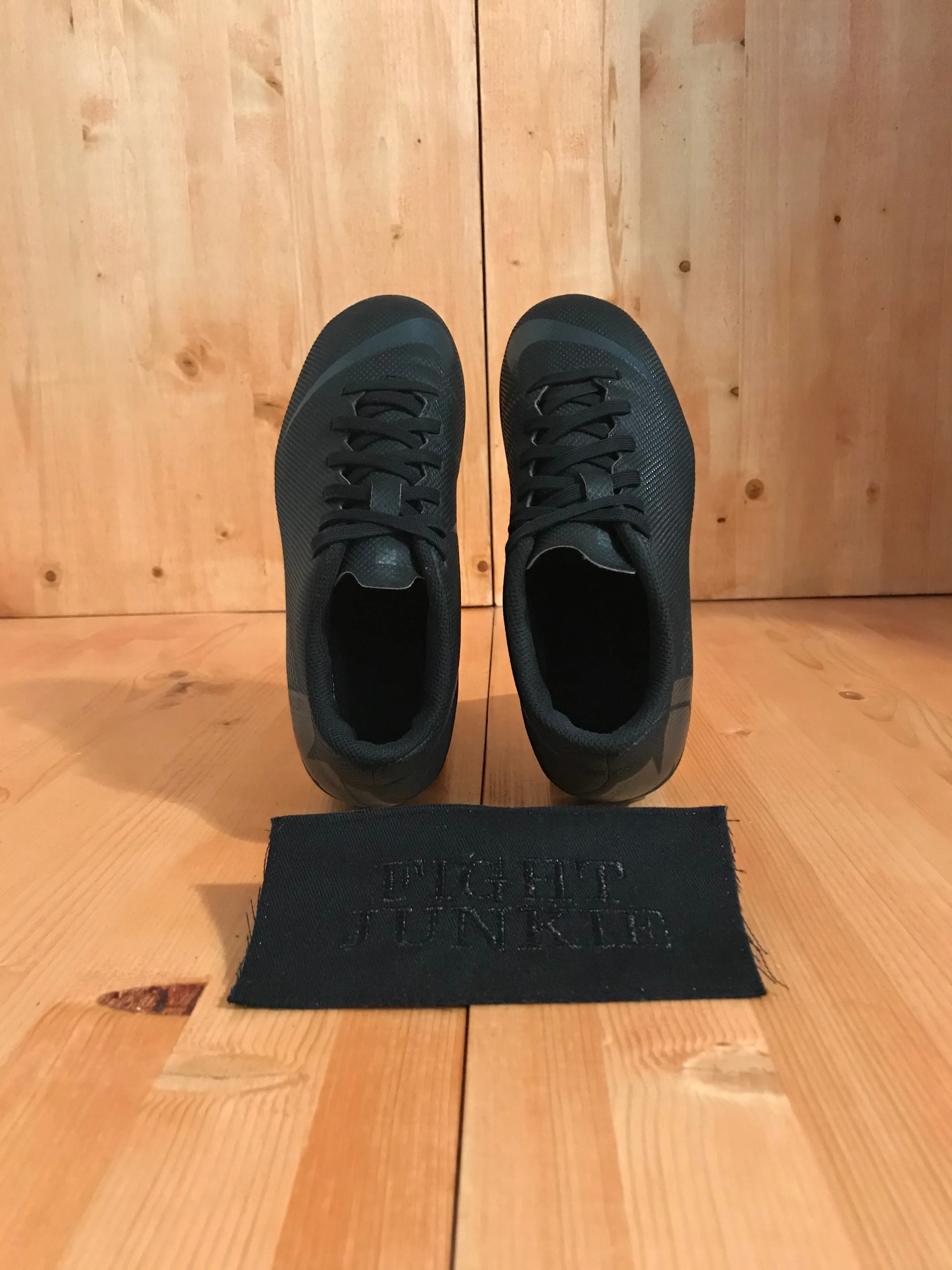NIKE TRIPLE BLACK MERCURIAL VAPOR 12 CLUB MG Kids Size 2 Cleats