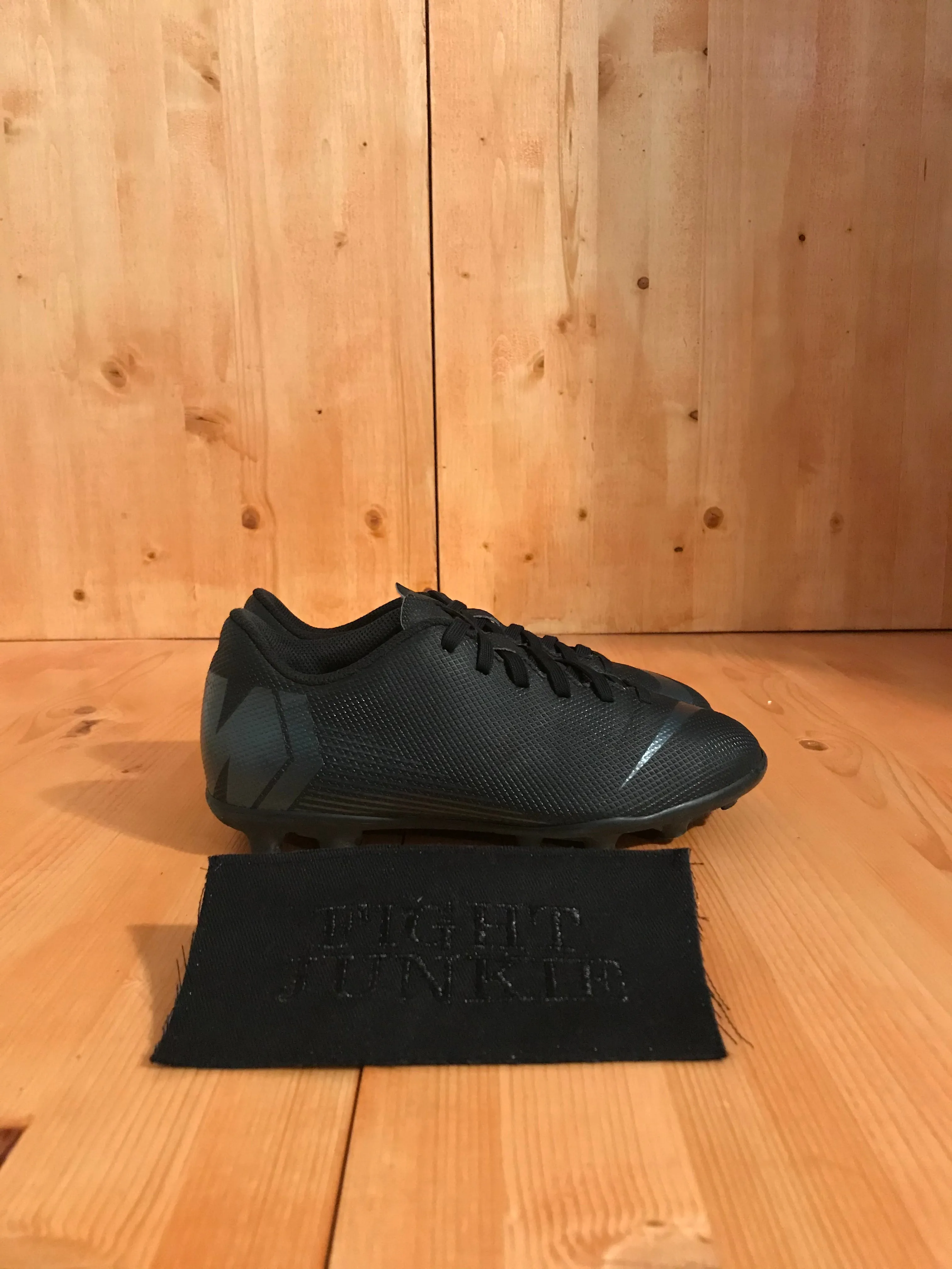 NIKE TRIPLE BLACK MERCURIAL VAPOR 12 CLUB MG Kids Size 2 Cleats