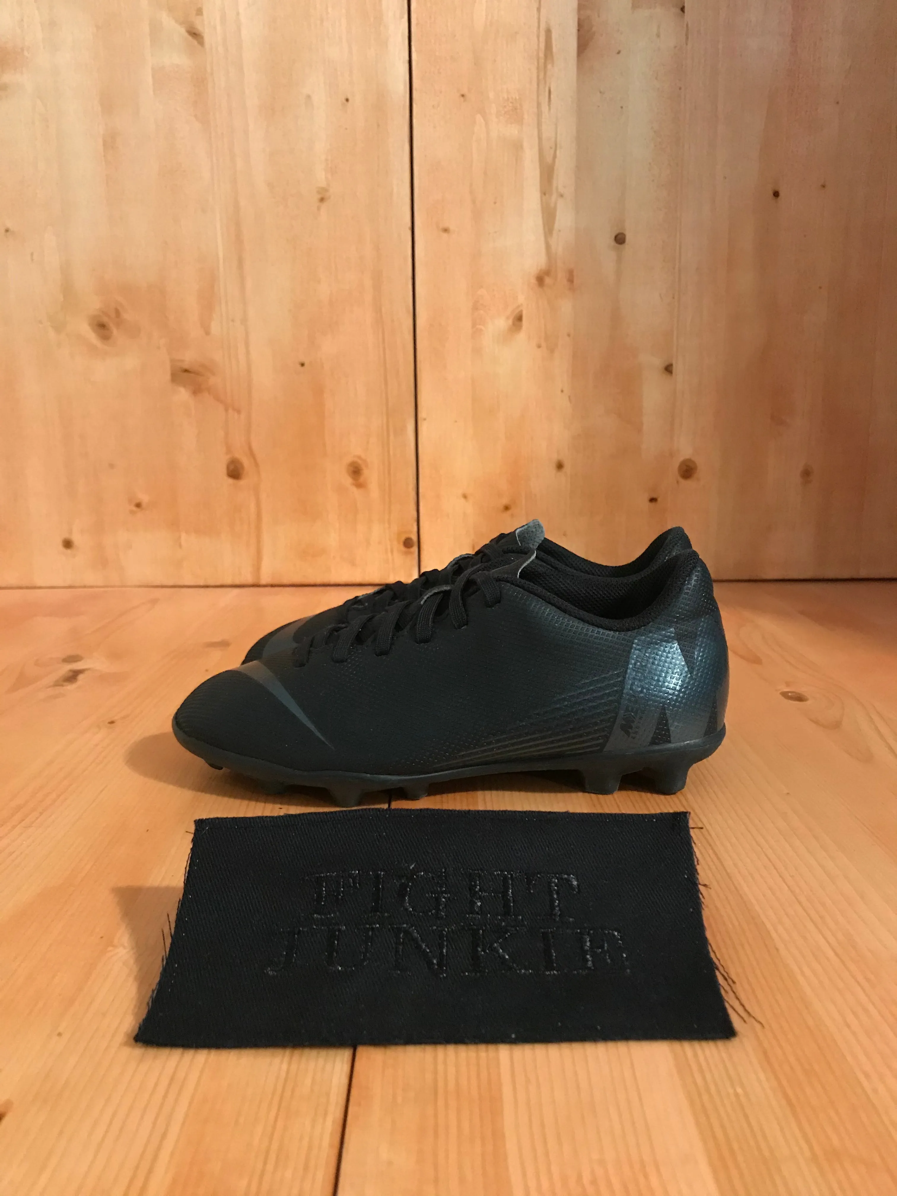 NIKE TRIPLE BLACK MERCURIAL VAPOR 12 CLUB MG Kids Size 2 Cleats
